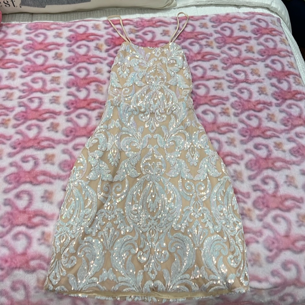 👑Windsor Shine Sequin Mini Dress! Size medium! Great condition!👑